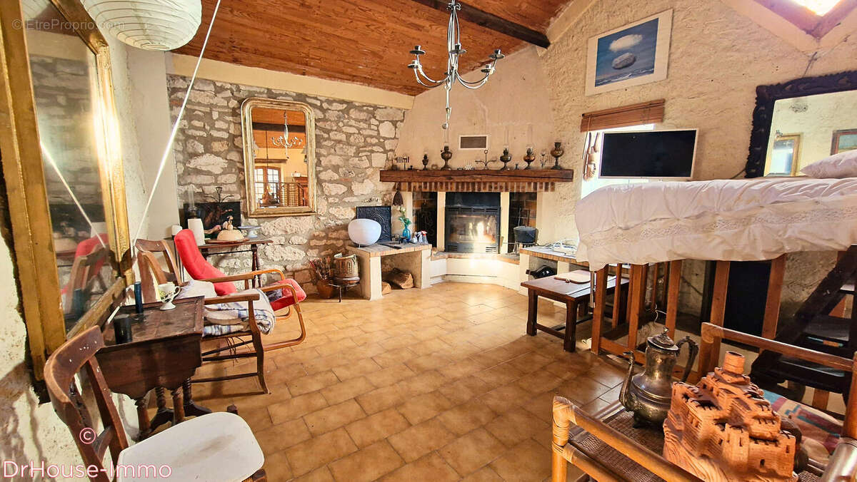 Maison à PUYLAROQUE