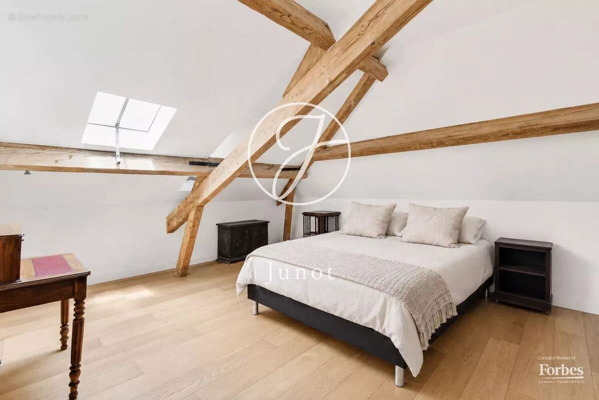 Saint-Cloud - TRIANGLE D'OR DE MONTRETOUT - Maison 425 m² - 15 pièces - Jardin de 495 m² - photo 14
