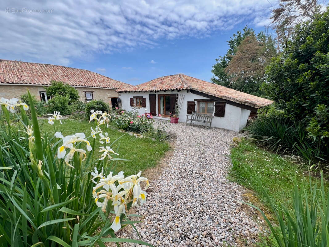 Maison à BEAUGAS