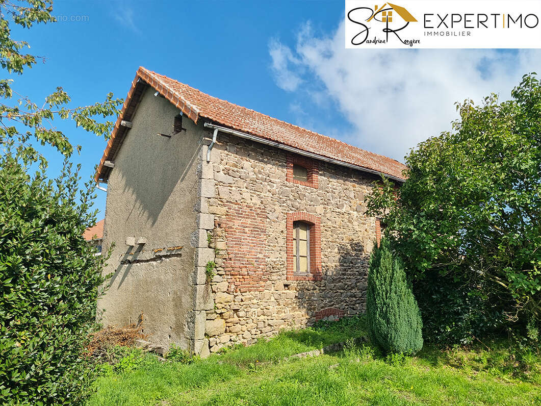 Maison à BUXIERES-SOUS-MONTAIGUT