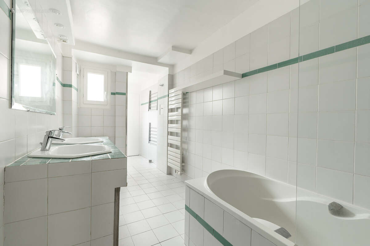 Appartement à PARIS-2E