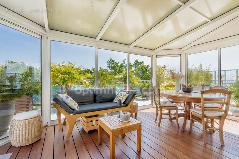 Appartement à LES PAVILLONS-SOUS-BOIS