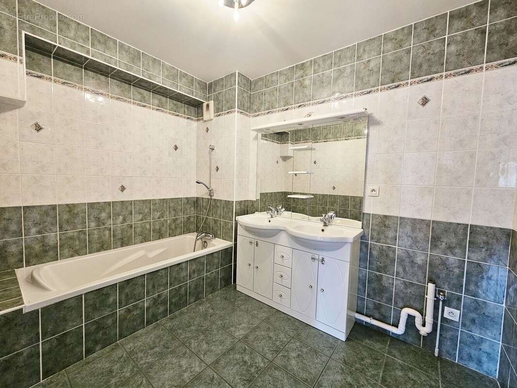 Appartement 75 m² à Veauche  - photo 6