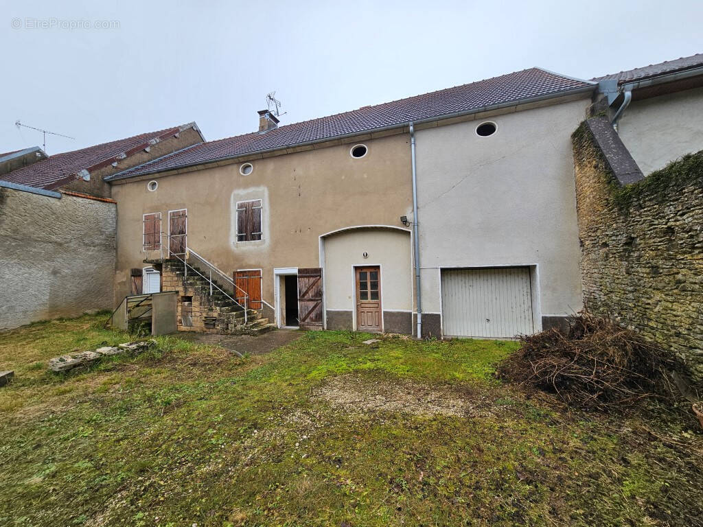 Maison à MONTUREUX-ET-PRANTIGNY
