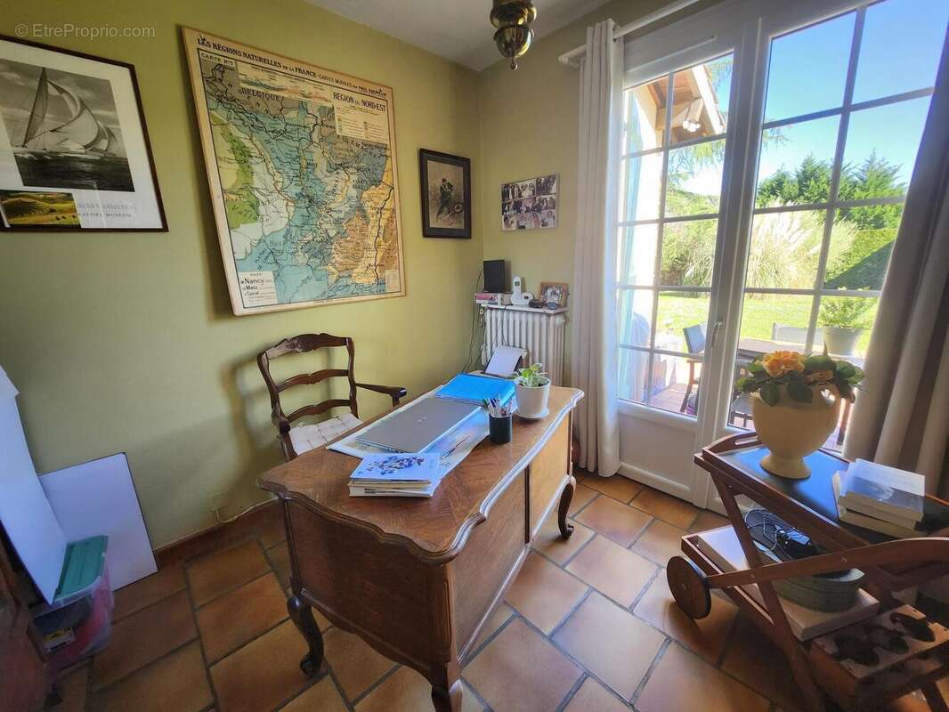 Maison 211 m² à Monguilhem  - photo 6