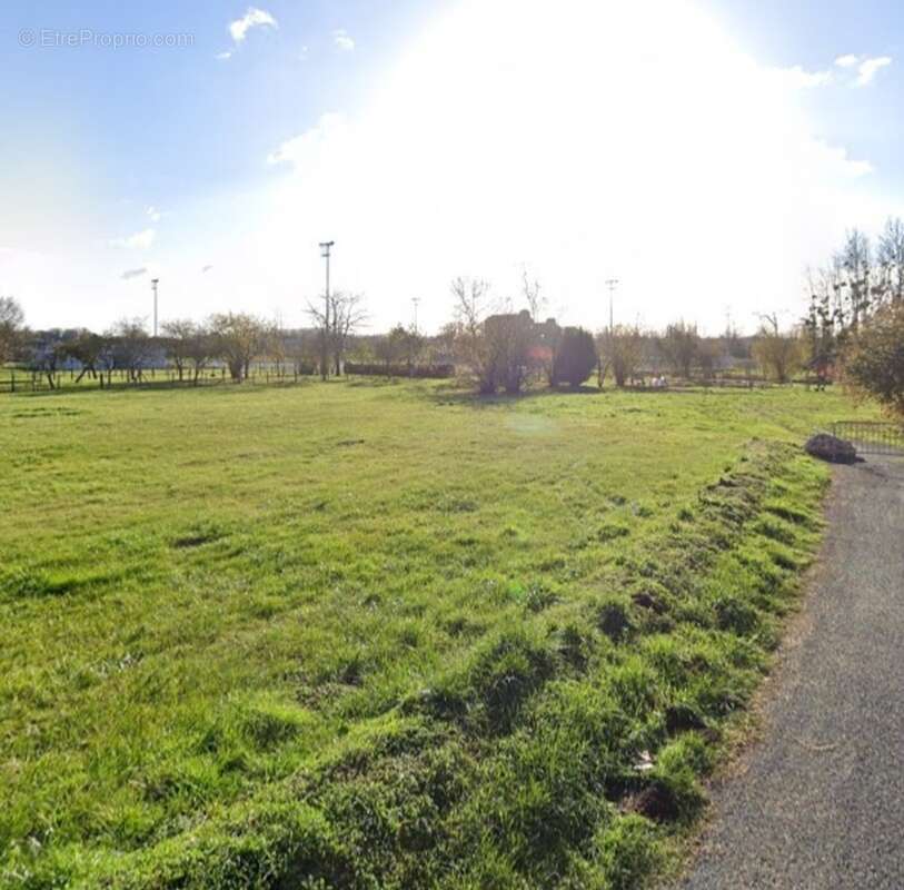 Terrain à LA CROIX-EN-TOURAINE
