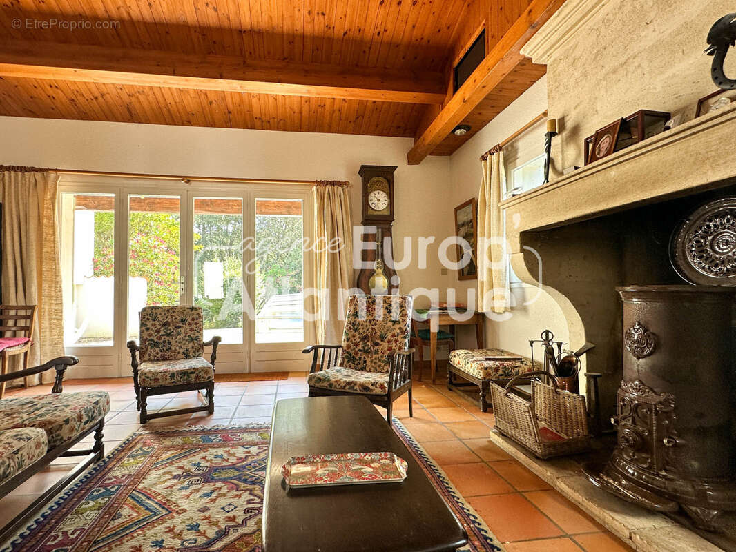 Villa avec piscine 200m2 habitables - Parc de la résidence - La Palmyre - photo 8