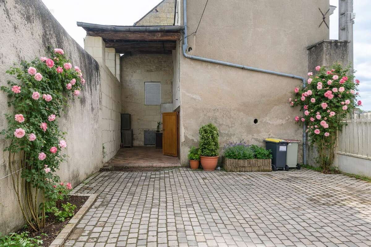 Maison 197 m² à Montreuil-Bellay  - photo 7