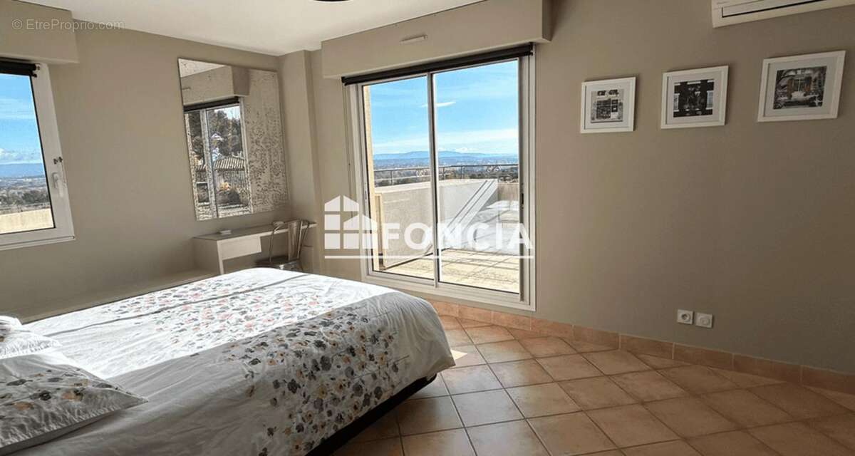 Appartement à VILLENEUVE-LES-AVIGNON