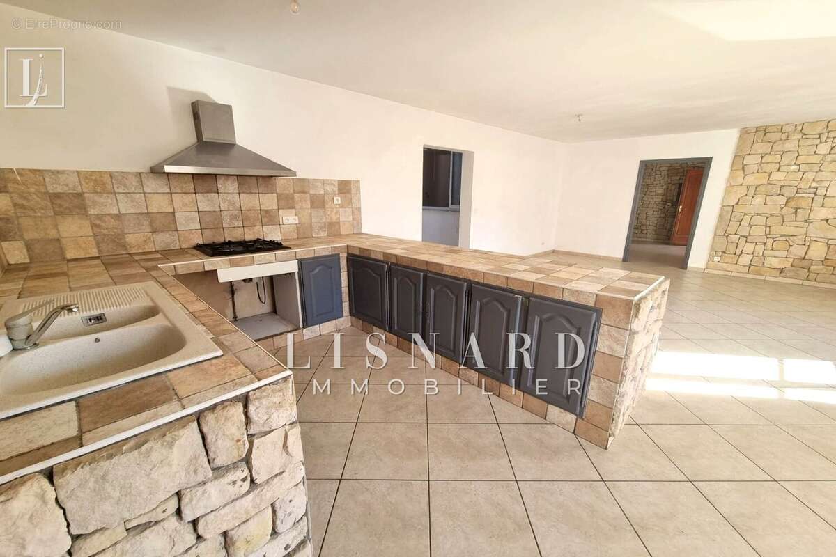 Appartement à VALLAURIS