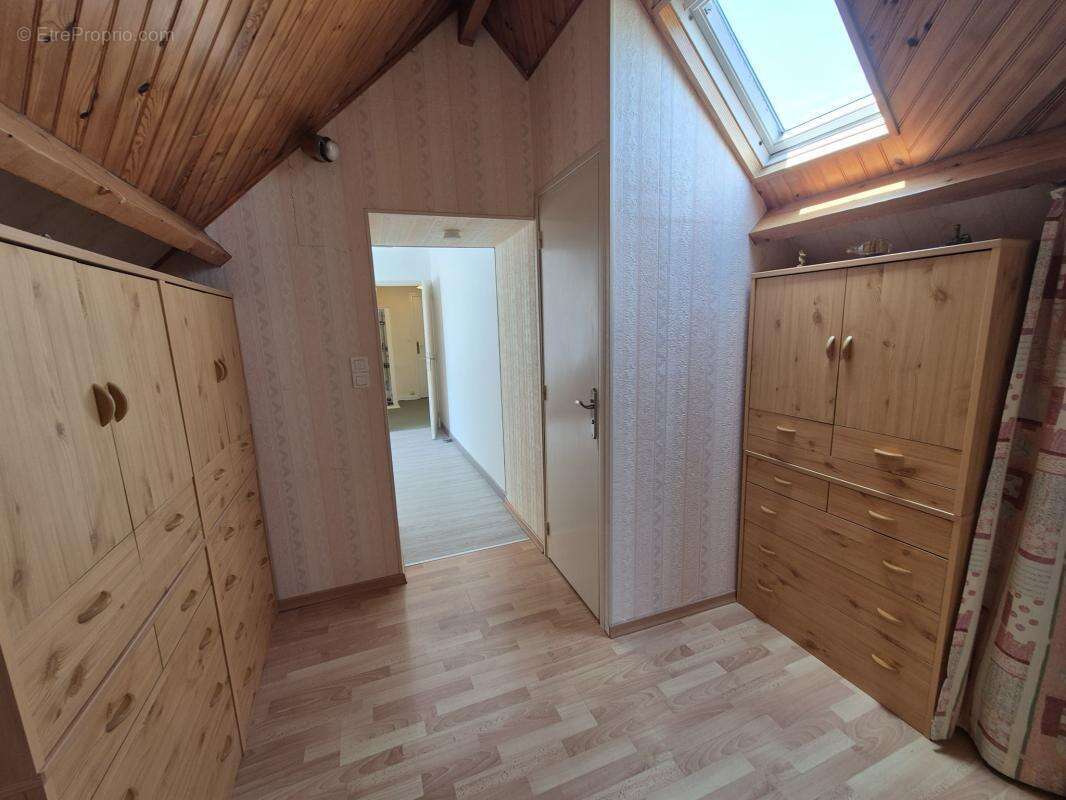 Maison en pierres sous ardoises -- 5 chambres, double garage - photo 13