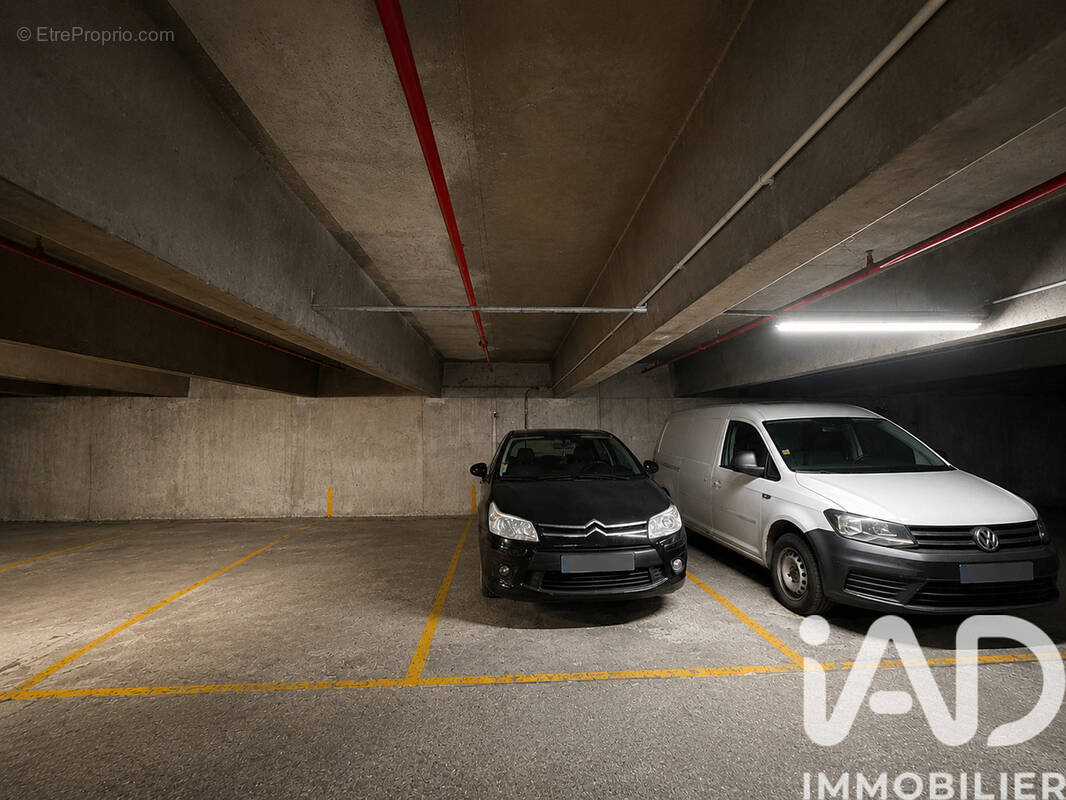 Photo 1 - Parking à PARIS-13E