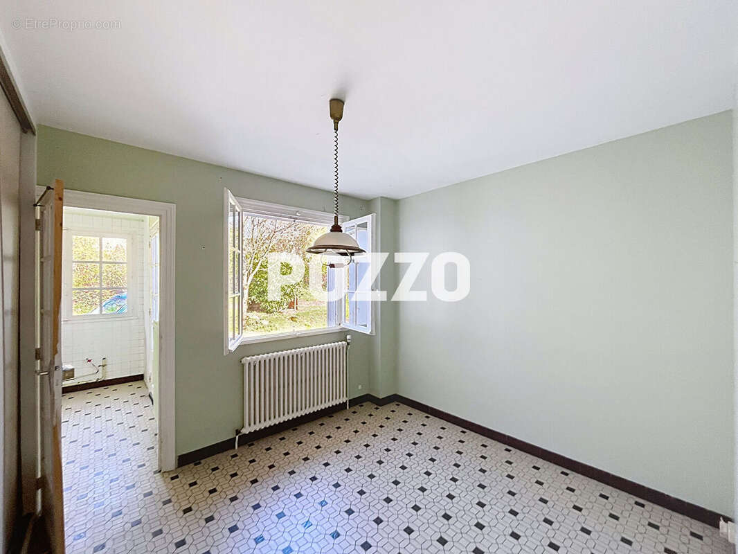 Maison à CONDE-SUR-VIRE