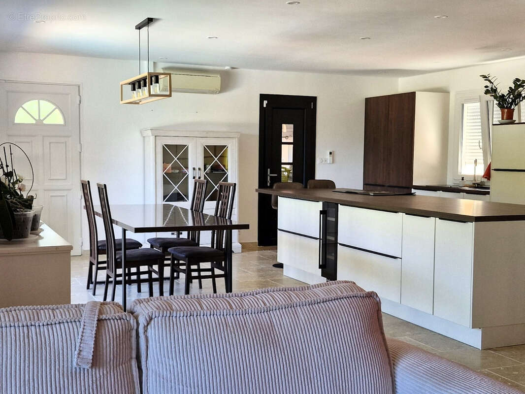 Maison à BAGNOLS-EN-FORET