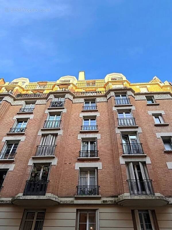 Appartement à PARIS-16E