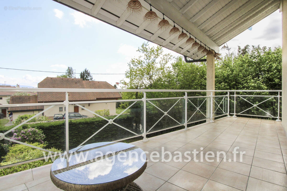 Appartement à SAINT-GENIS-POUILLY