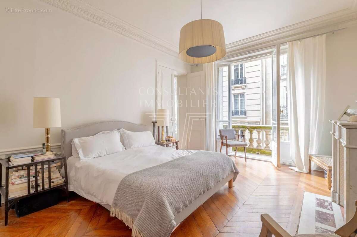 Appartement à PARIS-17E
