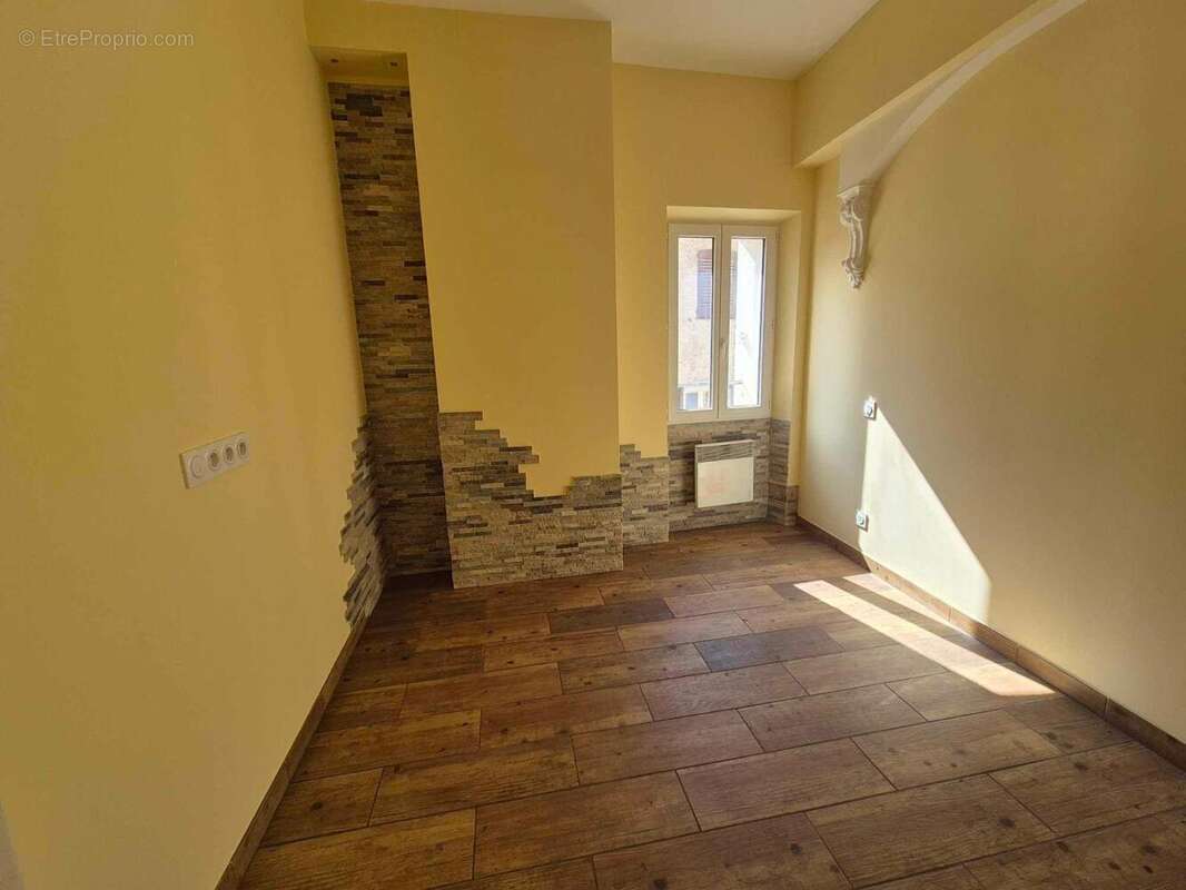   - Appartement à DRAGUIGNAN