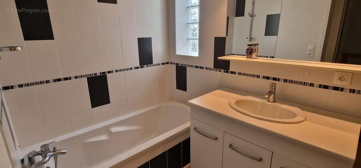 Maison à SAINT-YRIEIX-SUR-CHARENTE