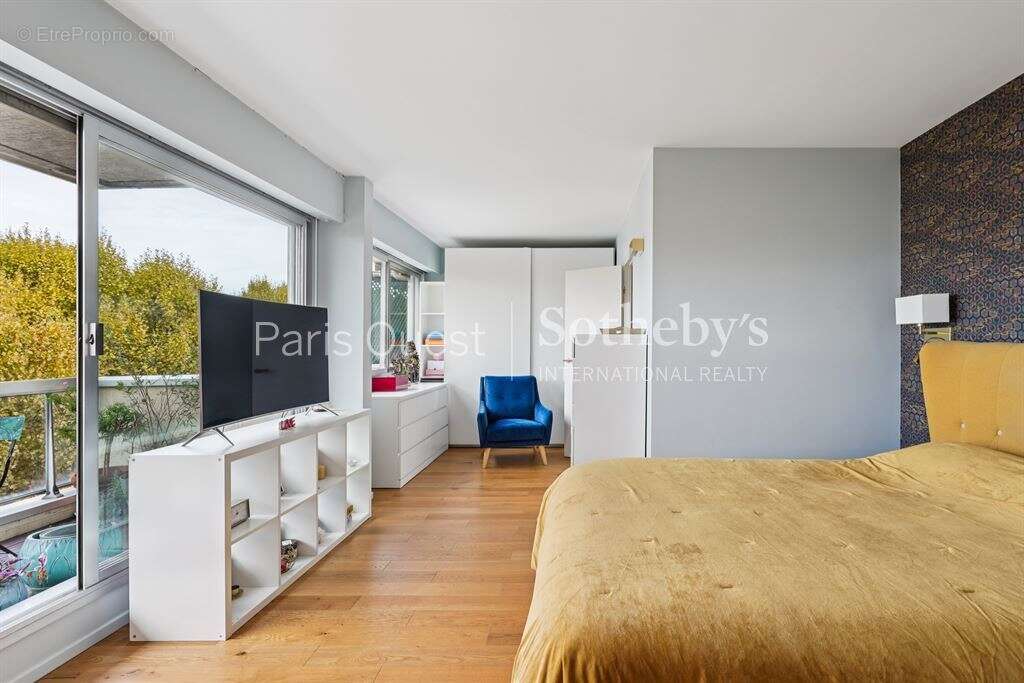 Appartement à NEUILLY-SUR-SEINE