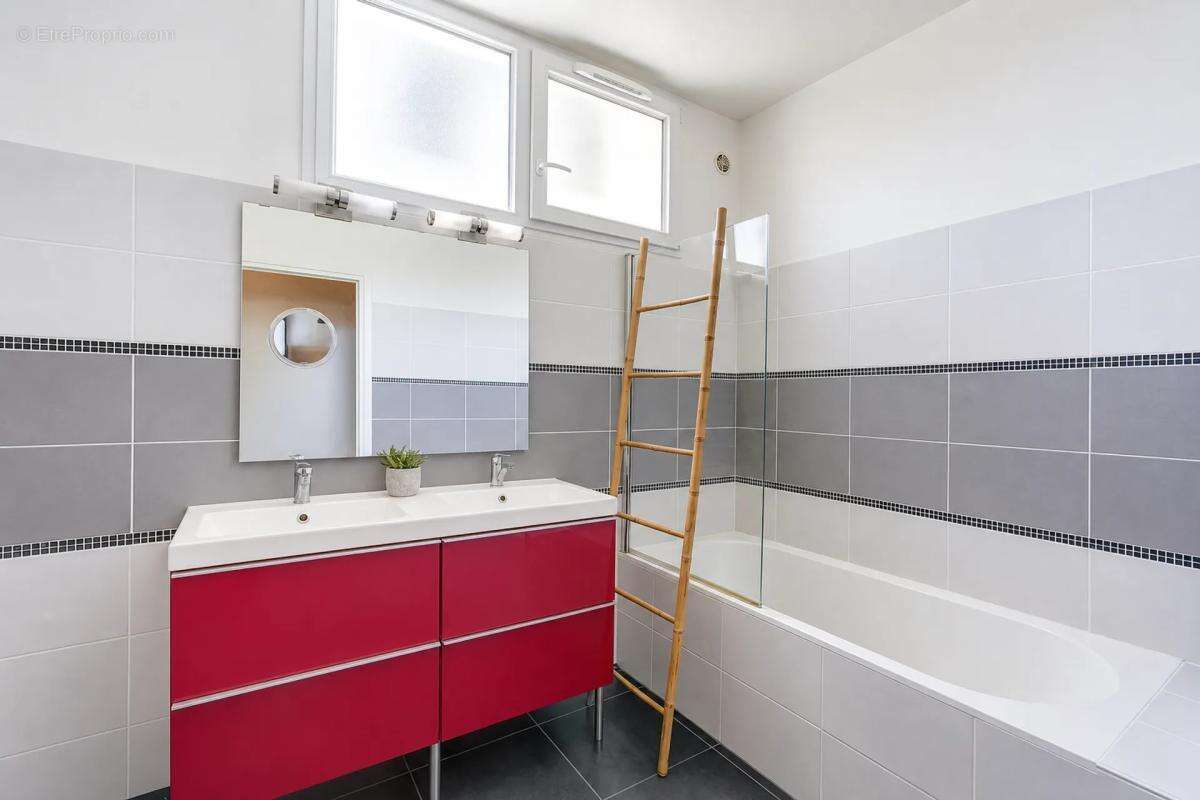 Appartement à SAINTE-FOY-LES-LYON