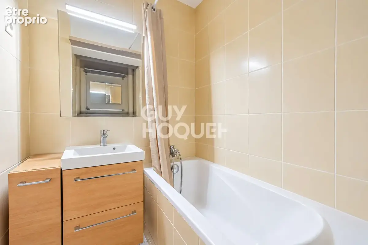 Studio en parfait état général avec une terrasse de 18m² ! - photo 6
