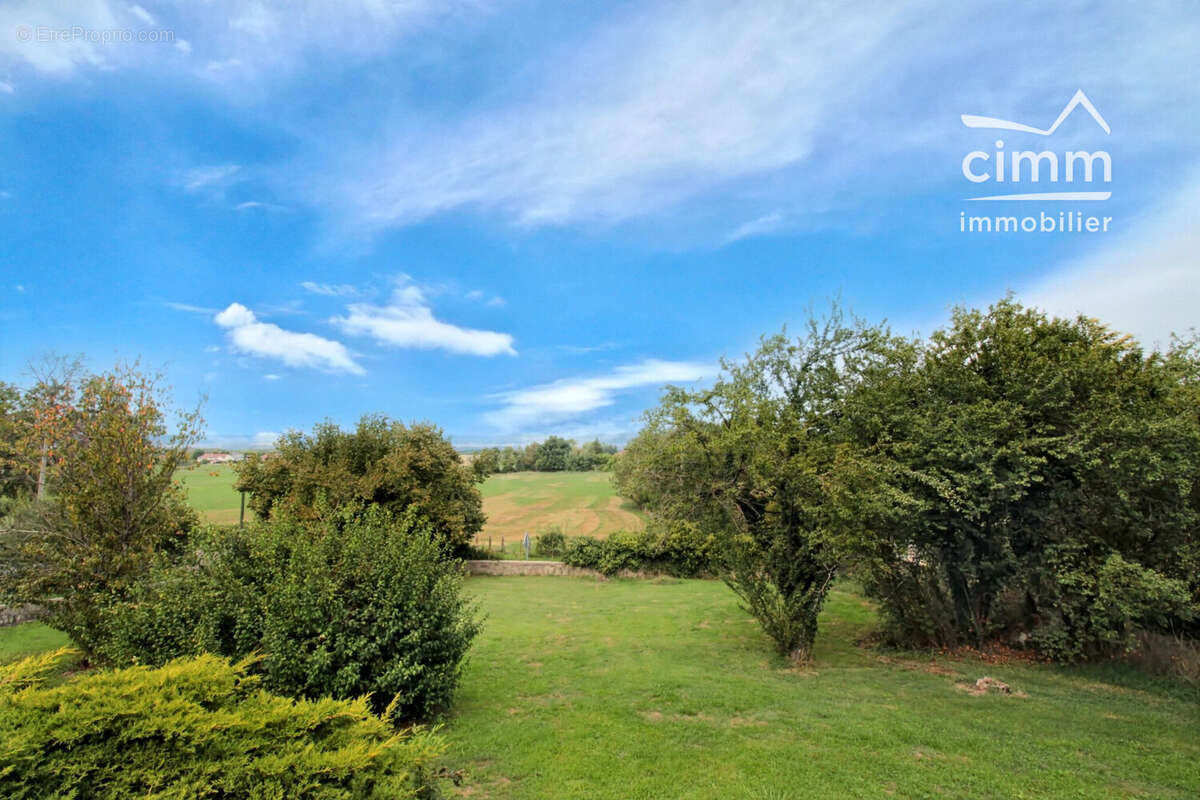 Terrain à SAINT-SIMEON-DE-BRESSIEUX