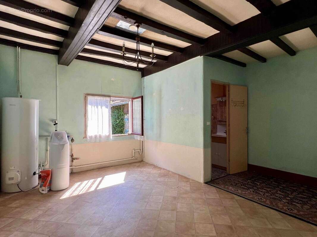 Cellier et salle d'eau - Maison à MORMES