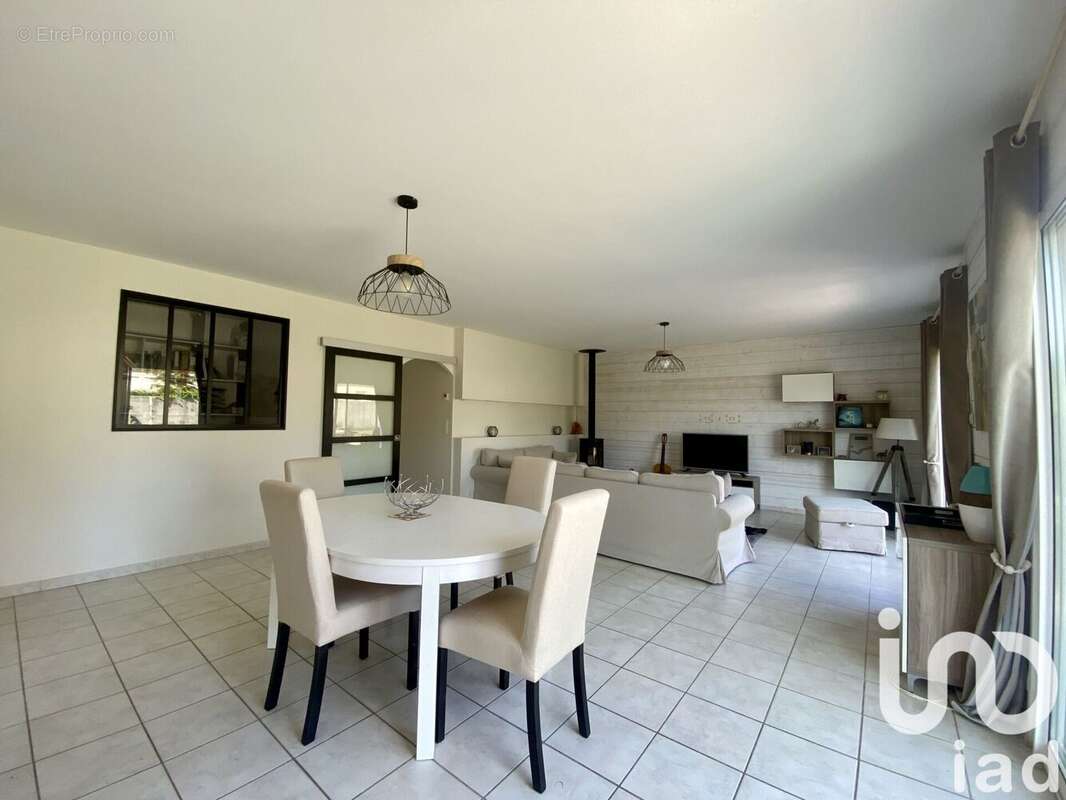 Photo 2 - Maison à POIROUX