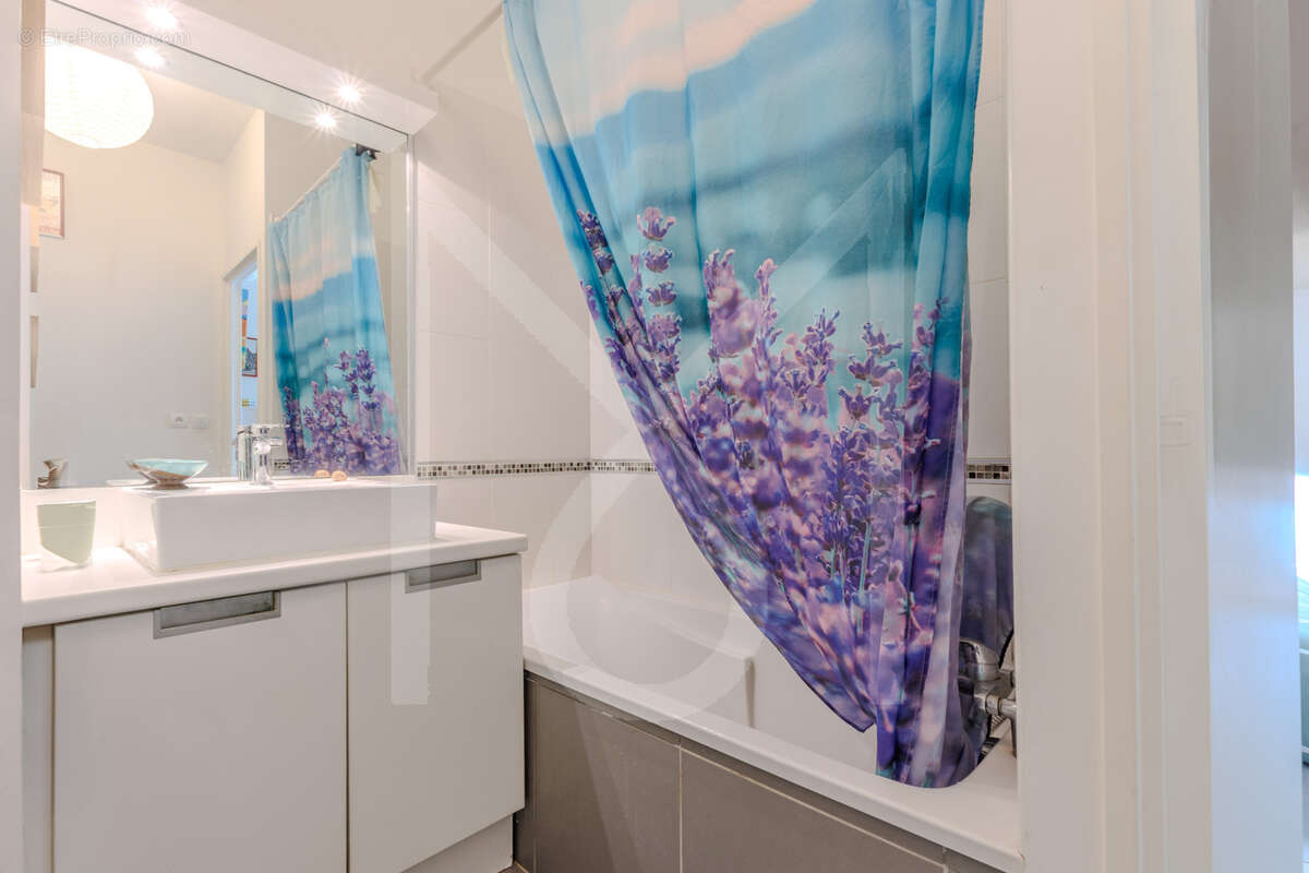 Appartement à LA LONDE-LES-MAURES