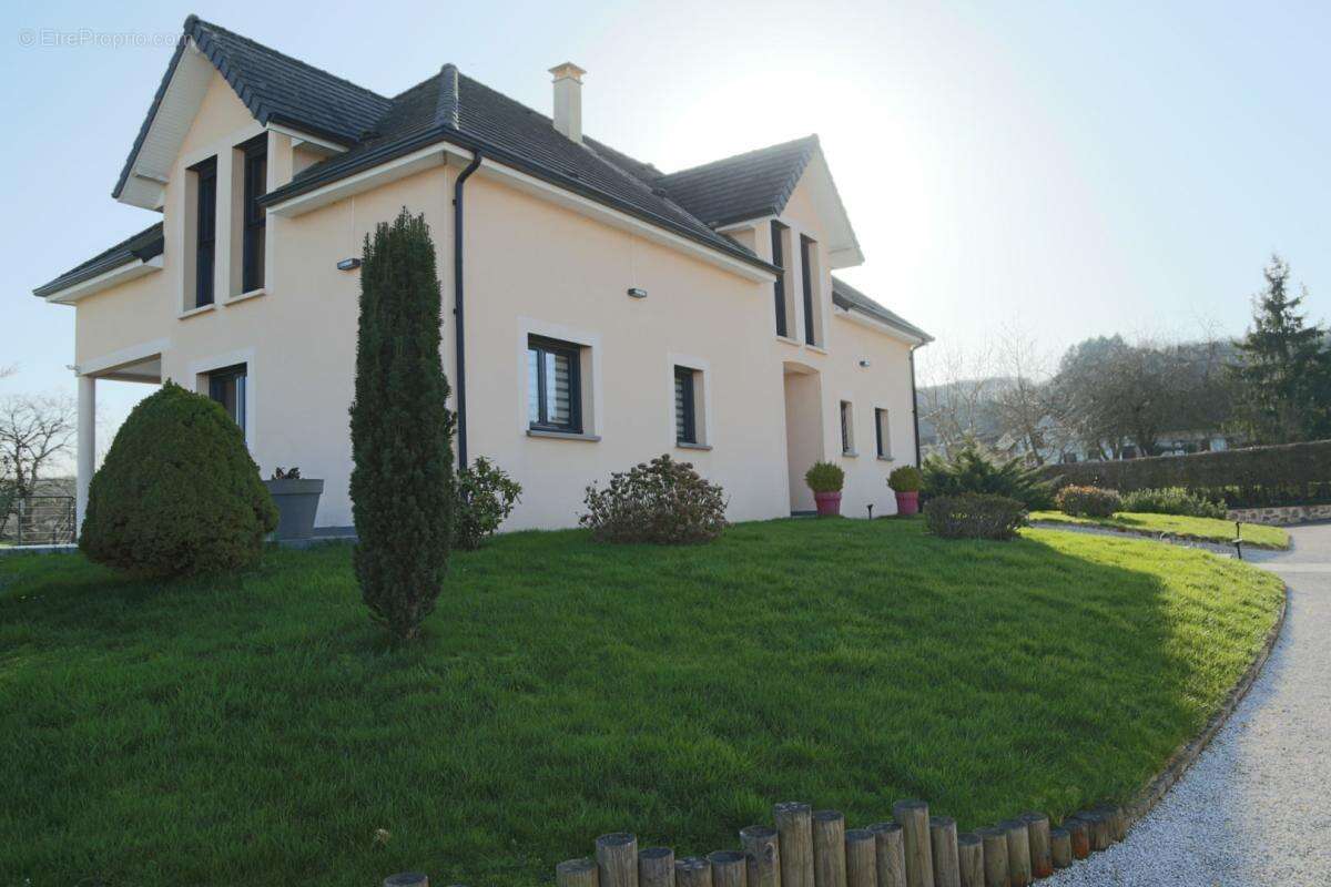Maison à LUZY