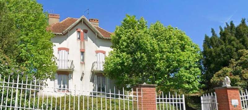 Maison à CUZION