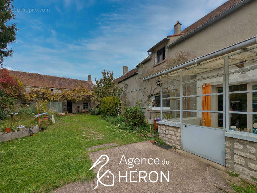 Maison à LA MADELEINE-SUR-LOING
