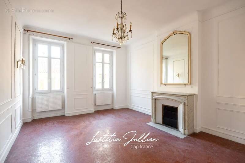 Appartement haussmannien 184.77 m² – 7 pièces – Intégralité du palier – Marseille 8ᵉ - PERIER - photo 2