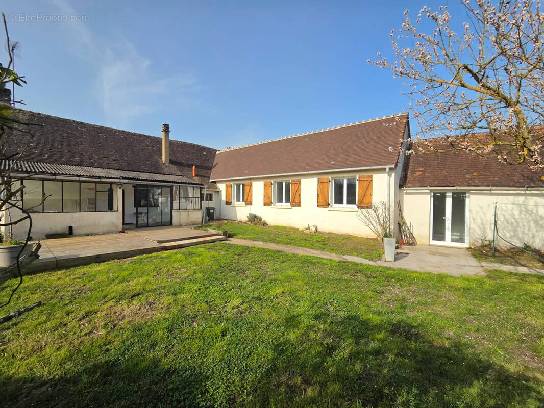 Maison à SAINT-LUBIN-DES-JONCHERETS