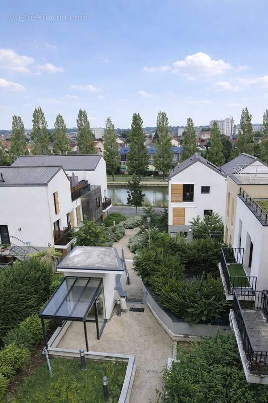 Appartement à LES PAVILLONS-SOUS-BOIS