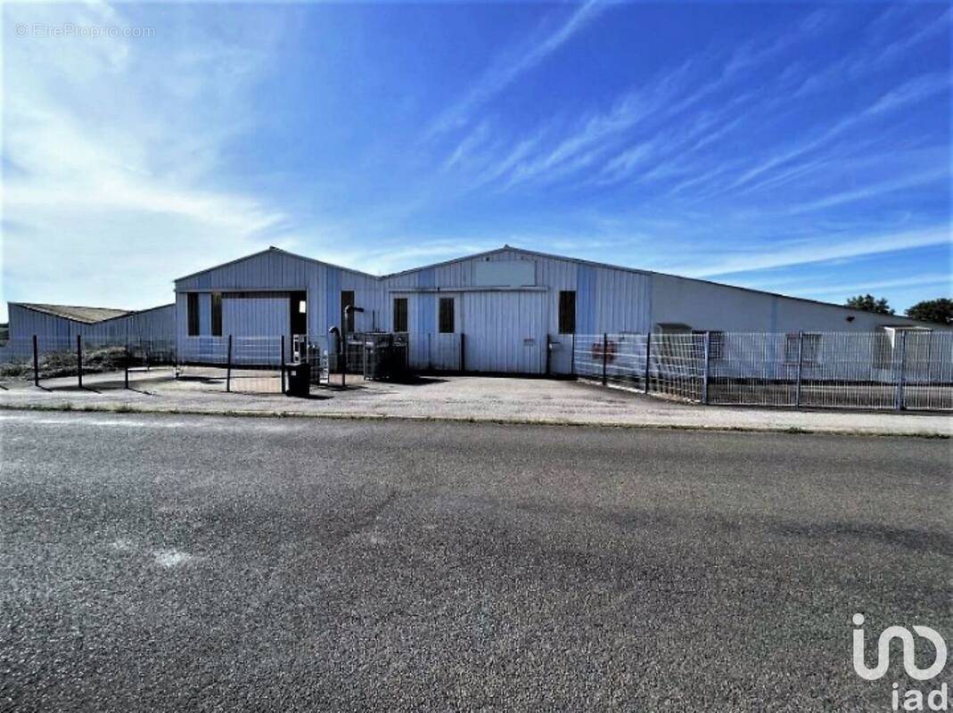 Photo 1 - Commerce à SAINT-LIN