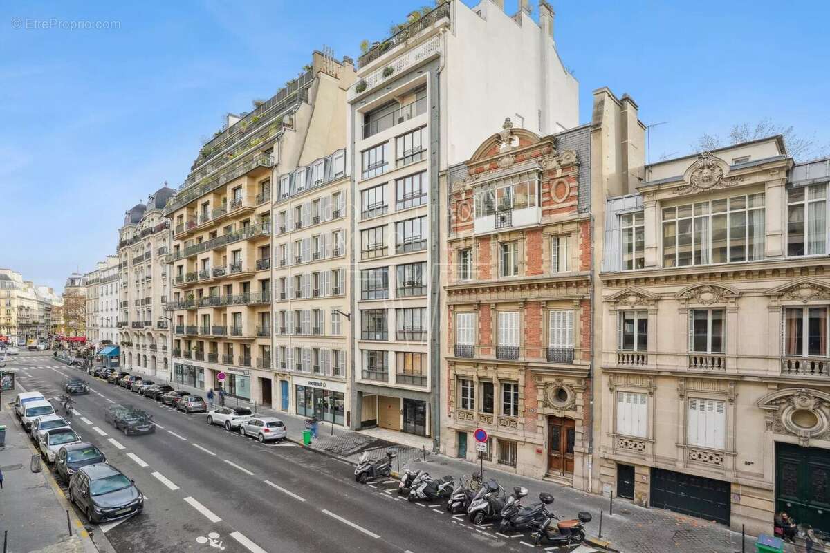 Appartement à PARIS-17E