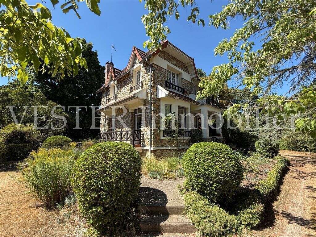 PARIS JARDINS - Belles Meulière sur un terrain de 1 500 m² - photo 2
