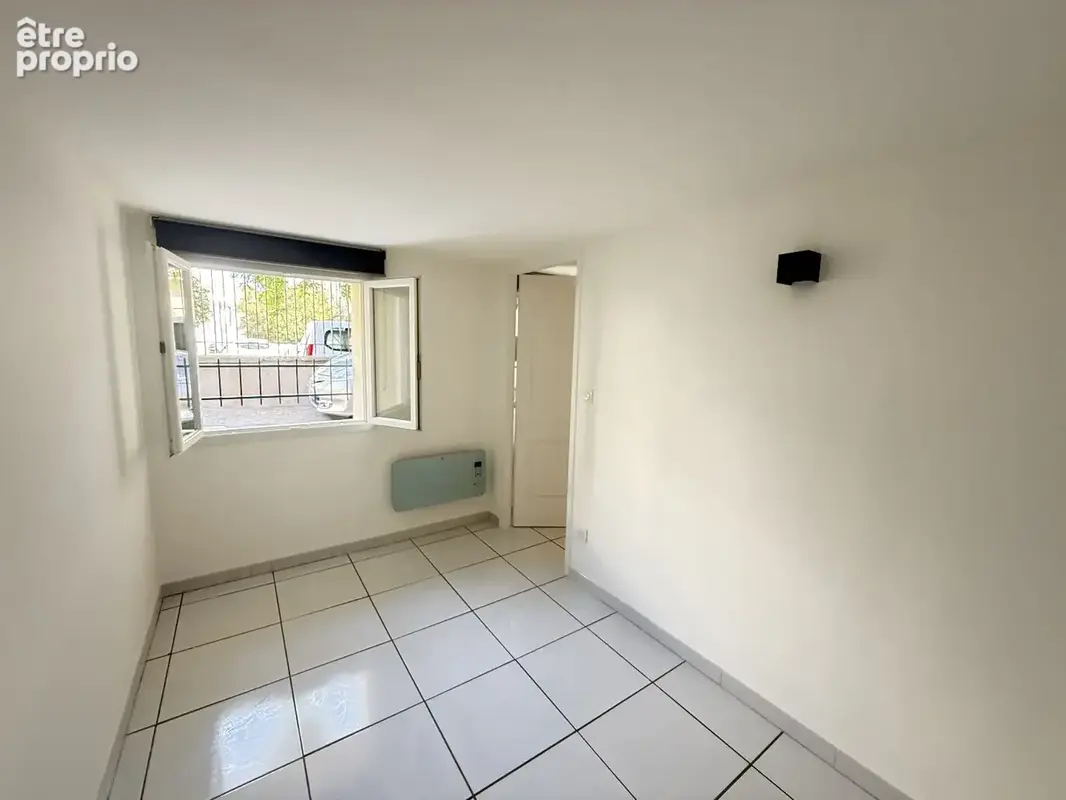 Au cur du très prisé Quartier-Haut à Sète au fond d'une impasse, - photo 3
