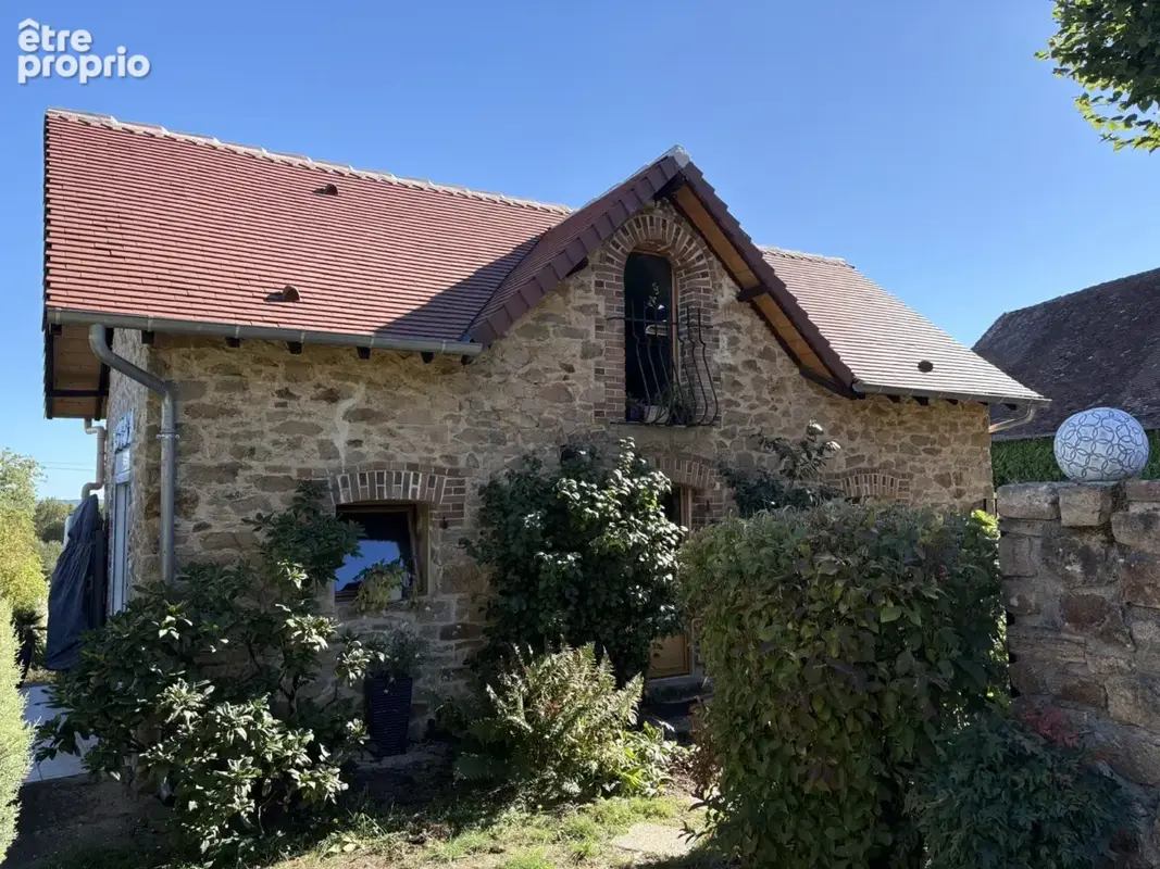 Meuzac : Fermette rénovée pleine de caractère avec gîte en cours d’aménagement, piscine hors-sol et grange - photo 2