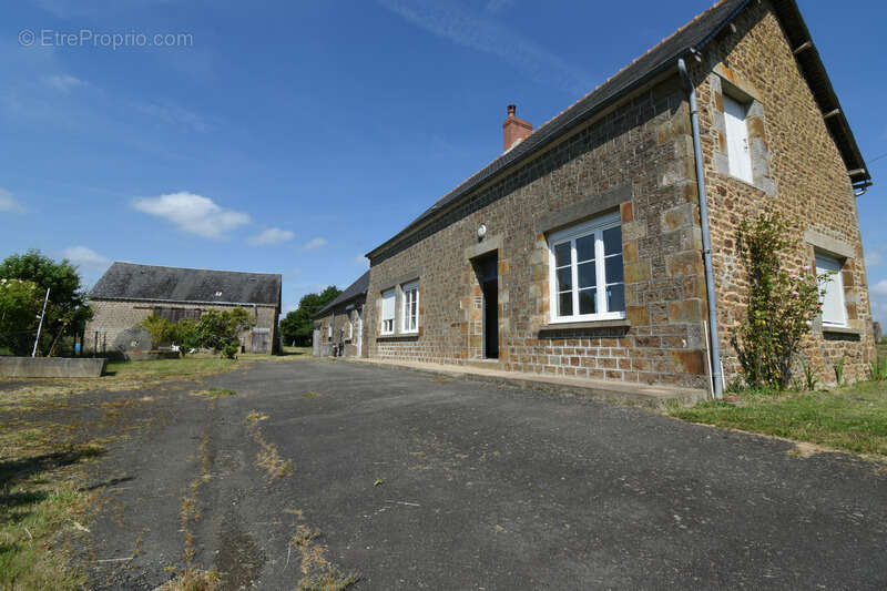 Maison 76 m² à Saint-Fraimbault  - photo 2