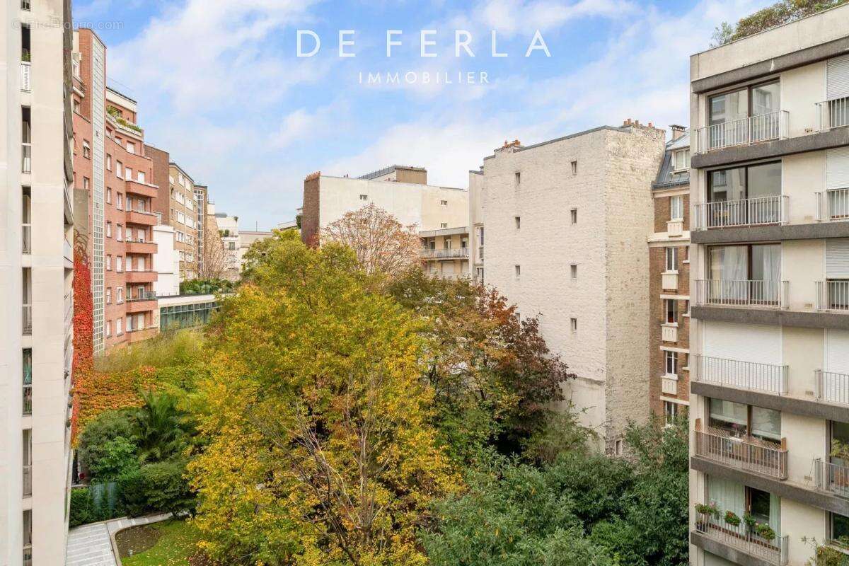 Appartement à PARIS-16E