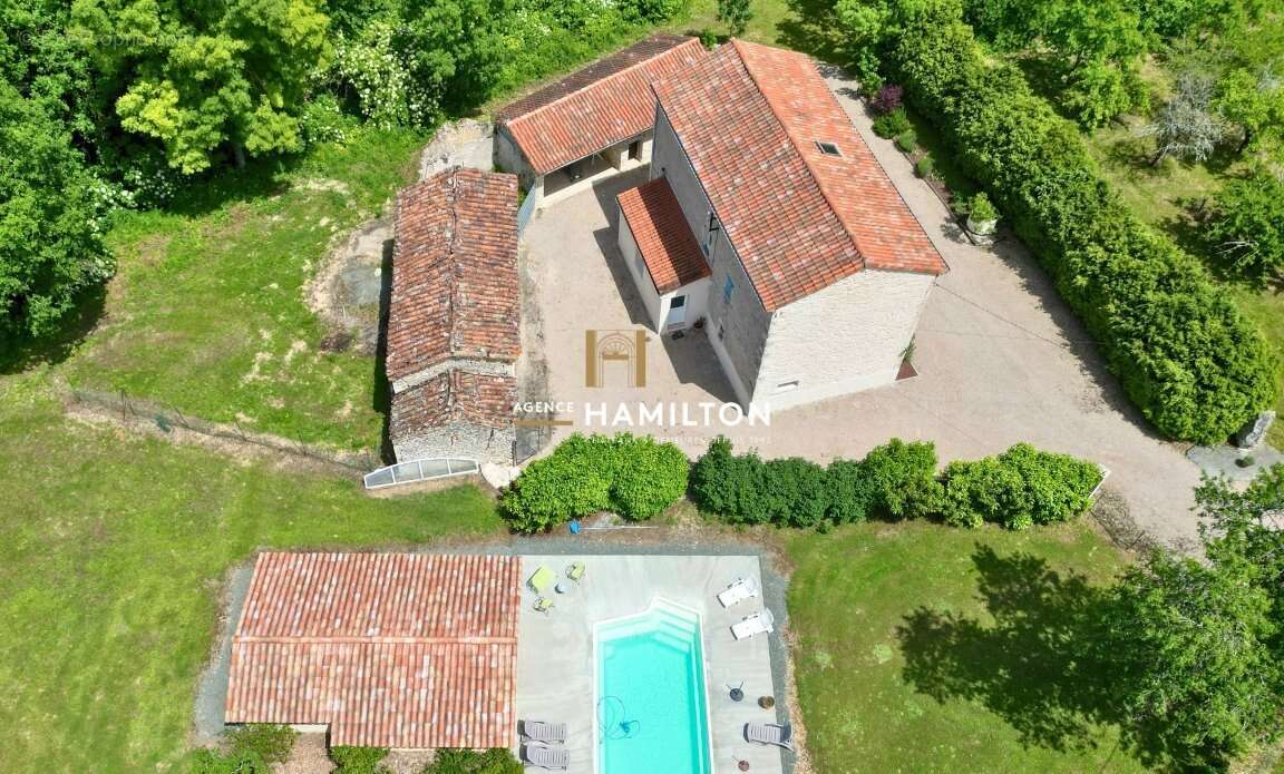 Superbe maison en pierre rénovée, avec bois et terrains attenants - photo 3