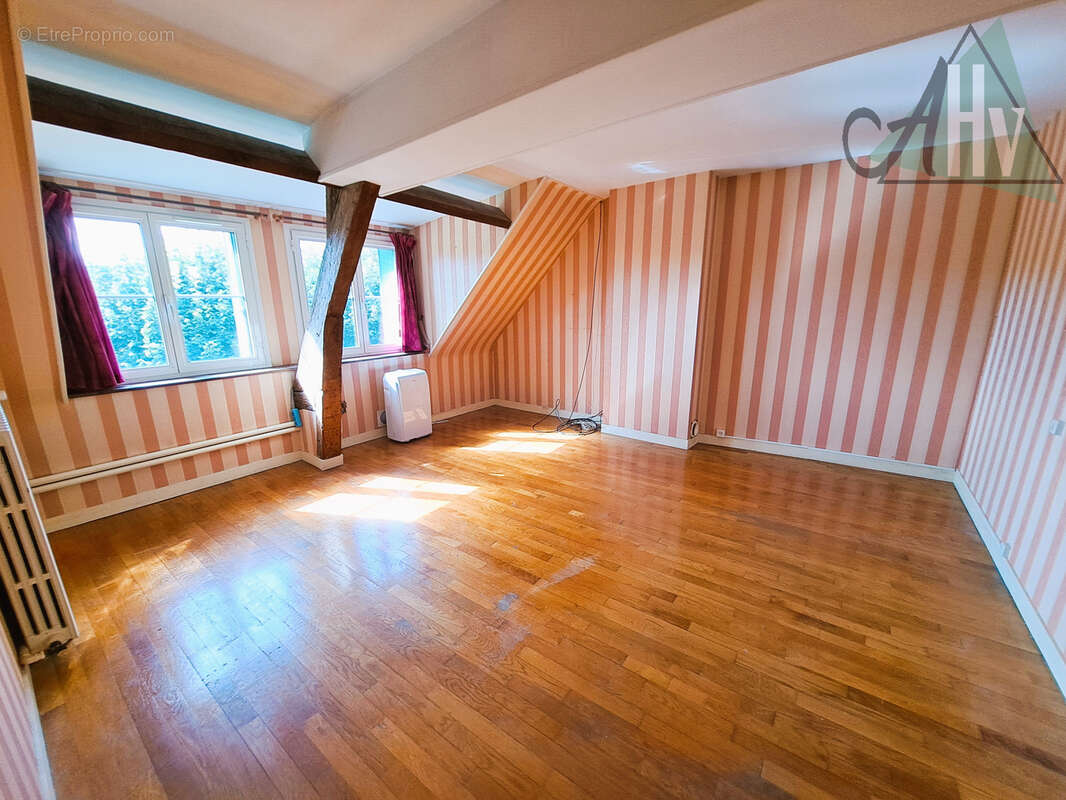 Maison à PARON