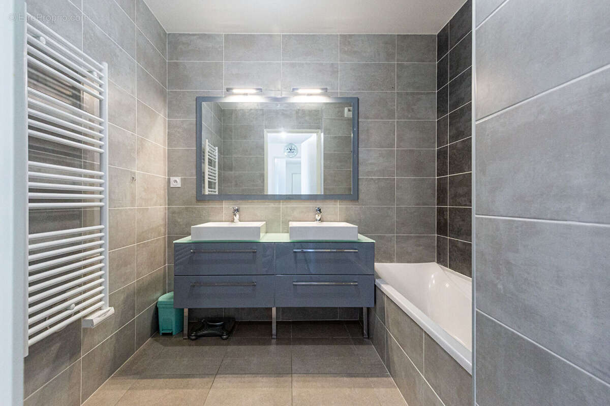 Agence immobiliere laforet - exclusivite - "lotus" - annecy - appartement traversant t4 de 81,93m² - cellier - garage en option  - photo 11