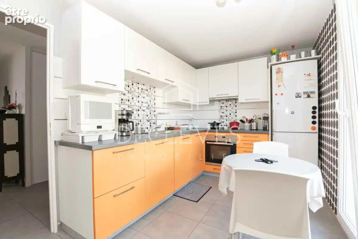 ORGEVAL — PLEIN CENTRE-VILLE - Maison avec jardin de 260 m2 - photo 6