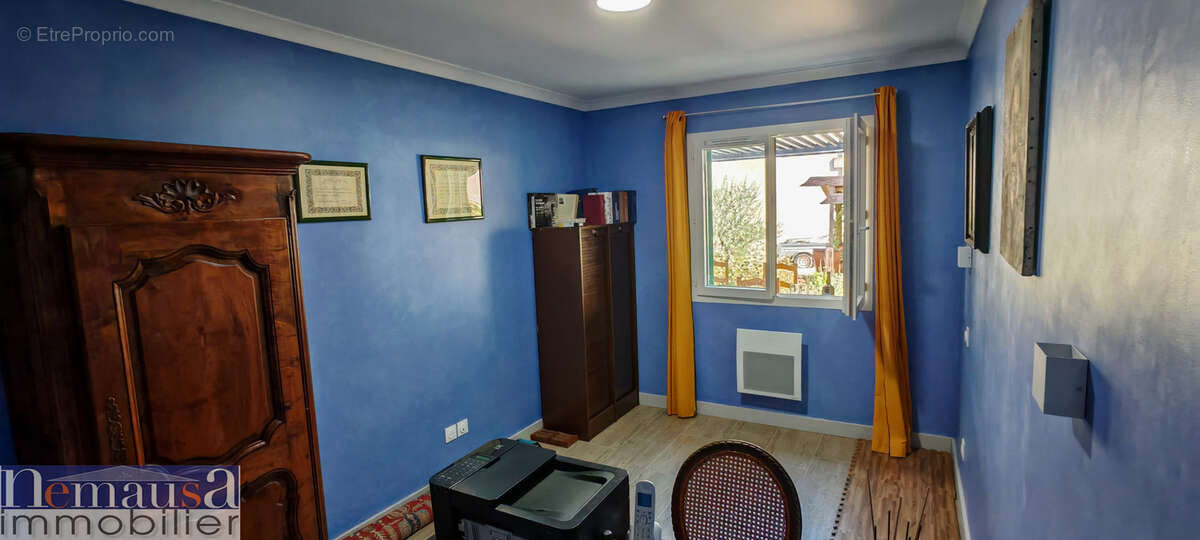 Maison à SAINT-CHAPTES