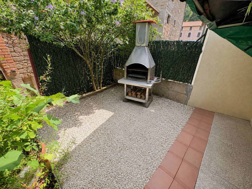 Maison de charme en pierre avec terrain proche centre ville - photo 6