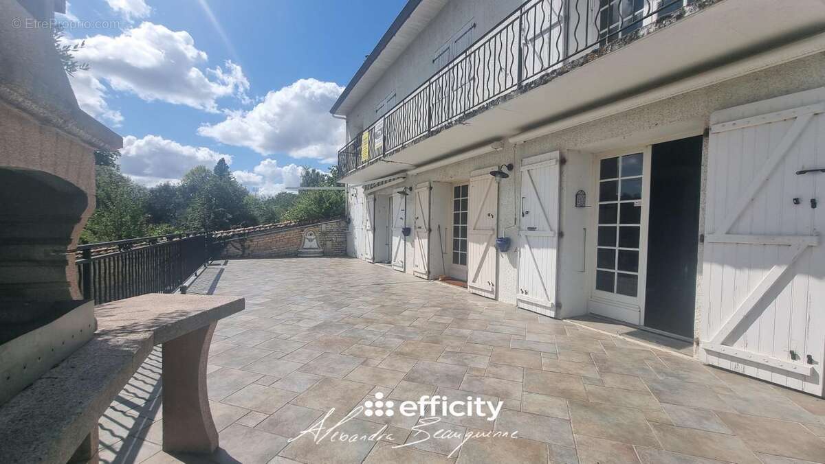 Maison à CHEF-BOUTONNE